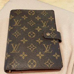 Louis Vuitton
Ring Agenda Cover Monogram Canvas MM